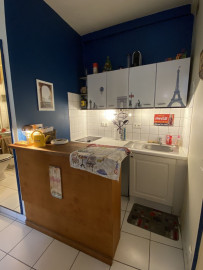 Location
Luxurious, fully-equipped, spacious, high-ceilinged studio located close to Rue Cler and the Eiffel Tower. (loyer tout inclus)