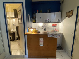 Location
Luxurious, fully-equipped, spacious, high-ceilinged studio located close to Rue Cler and the Eiffel Tower. (loyer tout inclus)