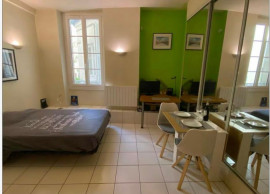 Location
Luxurious, fully-equipped, spacious, high-ceilinged studio located close to Rue Cler and the Eiffel Tower. (loyer tout inclus)