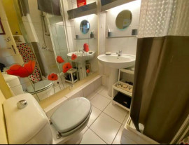 Location
Luxurious, fully-equipped, spacious, high-ceilinged studio located close to Rue Cler and the Eiffel Tower. (loyer tout inclus)