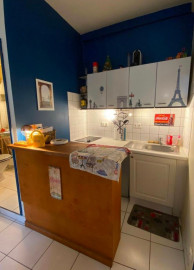 Location
Luxurious, fully-equipped, spacious, high-ceilinged studio located close to Rue Cler and the Eiffel Tower. (loyer tout inclus)