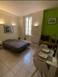 Location
Luxurious, fully-equipped, spacious, high-ceilinged studio located close to Rue Cler and the Eiffel Tower. (loyer tout inclus)