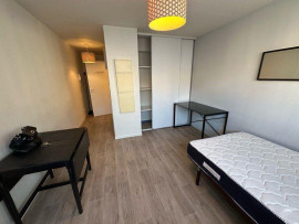 
                                                                                        Location
                                                                                         Lyon plein centre metro Part Dieu rue calme