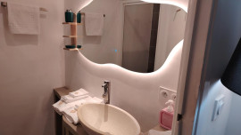 
                                                                                        Location
                                                                                         MAGNIFIQUE, NICE, PLEIN CENTRE !!!