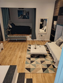 
                                                                                        Location
                                                                                         MAGNIFIQUE, NICE, PLEIN CENTRE !!!