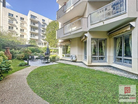 
                                                                                        Location
                                                                                         Magnifique studio 33m² très lumineux en bon état.