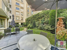 
                                                                                        Location
                                                                                         Magnifique studio 33m² très lumineux en bon état.