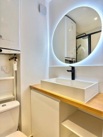 Location
Magnifique studio en plein coeur du 17e, proche transports (loyer tout inclus)
