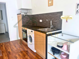 Location
Magnifique studio meublé, complètement rénové