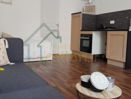 Location
Magnifique studio meublé, complètement rénové