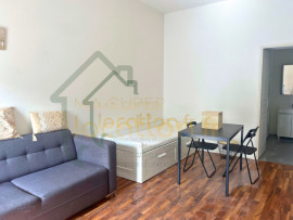 Location
Magnifique studio meublé, complètement rénové