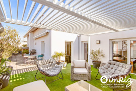 
                                                                                        Vente
                                                                                         Magnifique T4 de 111m² avec "rooftop" et garage.