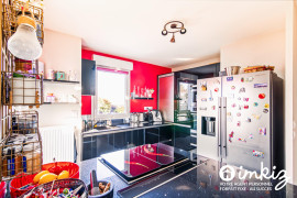 
                                                                                        Vente
                                                                                         Magnifique T4 de 111m² avec "rooftop" et garage.