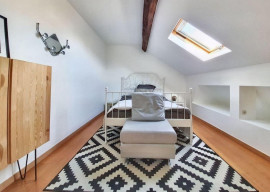 
                                                                                        Location
                                                                                         Magnifique T4 en triplex, refait à neuf et meublé