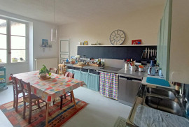 
                                                                                        Vente
                                                                                         Maison 10 pièces