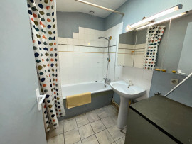 
                                                                                        Vente
                                                                                         Maison 2 chambres, bureau et cour