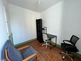 
                                                                                        Vente
                                                                                         Maison 2 chambres, bureau et cour