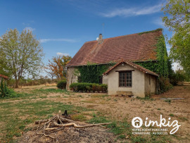 
                                                                                        Vente
                                                                                         Maison 2 niveaux, grand terrain  aménageable