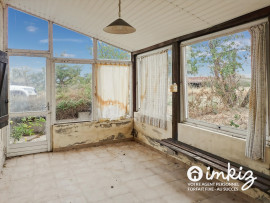 
                                                                                        Vente
                                                                                         Maison 2 niveaux, grand terrain  aménageable