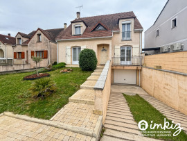 
                                                                                        Vente
                                                                                         Maison 2011 6 pièces 145m2 - Quartier Saint Pierre