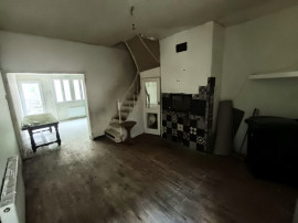 
                                                                                        Vente
                                                                                         Maison 3 chambres, cour, cave St-Maurice