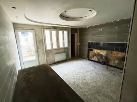 
                                                                                        Vente
                                                                                         Maison 3 chambres, cour, cave St-Maurice