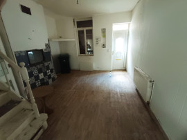 
                                                                                        Vente
                                                                                         Maison 3 chambres, cour, cave St-Maurice