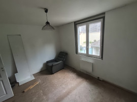 
                                                                                        Vente
                                                                                         Maison 3 chambres, cour, cave St-Maurice