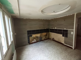 
                                                                                        Vente
                                                                                         Maison 3 chambres, cour, cave St-Maurice