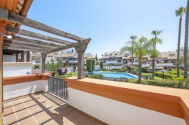 
                                                                                        Vente
                                                                                         Maison 4 ch. avec garage à Marbella