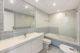 
                                                                                        Vente
                                                                                         Maison 4 ch. avec garage à Marbella