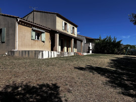 
                                                                                        Vente
                                                                                         maison 4 chambres +bureau sur 750 m²