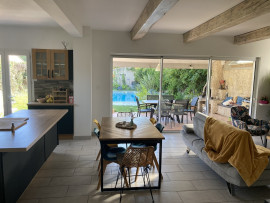 
                                                                                        Vente
                                                                                         maison 4 chambres, piscine, 1280 m² terrain