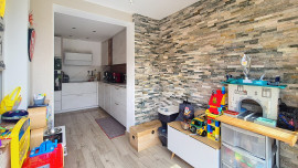 
                                                                                        Location
                                                                                         Maison  - 4 pièces  - 82.03 m²