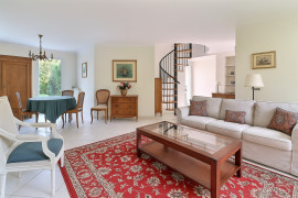 
                                                                                        Vente
                                                                                         Maison 5 pièces