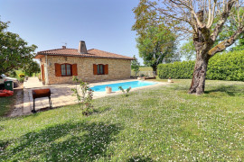 
                                                                                        Vente
                                                                                         Maison 5 pièces
