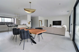 
                                                                                        Vente
                                                                                         Maison 5 pièces