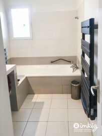 Vente
Maison 5 pièces. Au calme absolu, cadre champêtre.