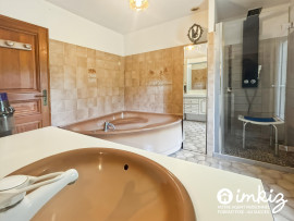 
                                                                                        Vente
                                                                                         Maison 5 pièces avec piscine couverte