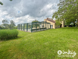 
                                                                                        Vente
                                                                                         Maison 5 pièces avec piscine couverte