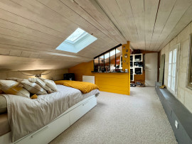 
                                                                                        Vente
                                                                                         MAISON 6 PIECES - 215m2