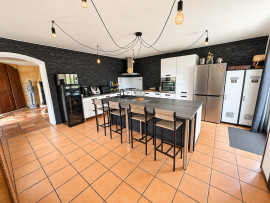 
                                                                                        Vente
                                                                                         Maison 6 pièces