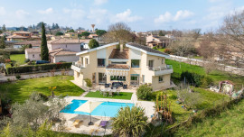 
                                                                                        Vente
                                                                                         Maison 6 pièces avec piscine et 1500 m² de terrain