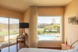 
                                                                                        Vente
                                                                                         Maison 6 pièces avec piscine et 1500 m² de terrain