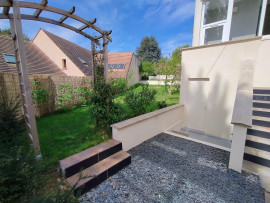 
                                                                                        Vente
                                                                                         Maison 6 pièces rénovée au calme