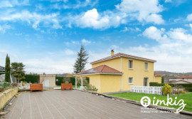 
                                                                                        Vente
                                                                                         Maison 7 pièces
