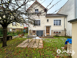 
                                                                                        Vente
                                                                                         Maison 7 pièces