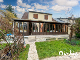 
                                                                                        Vente
                                                                                         Maison 7 pièces