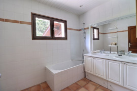 
                                                                                        Vente
                                                                                         Maison 7 pièces
