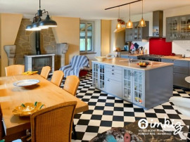 
                                                                                        Vente
                                                                                         Maison 7 pièces